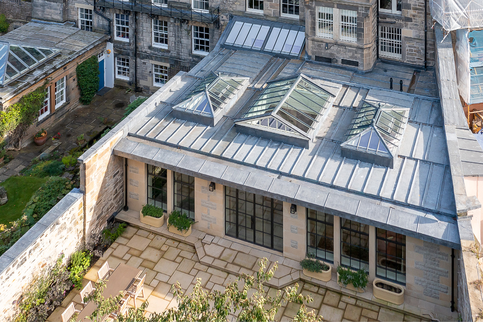 Contemporary bronze addition in Edinburgh