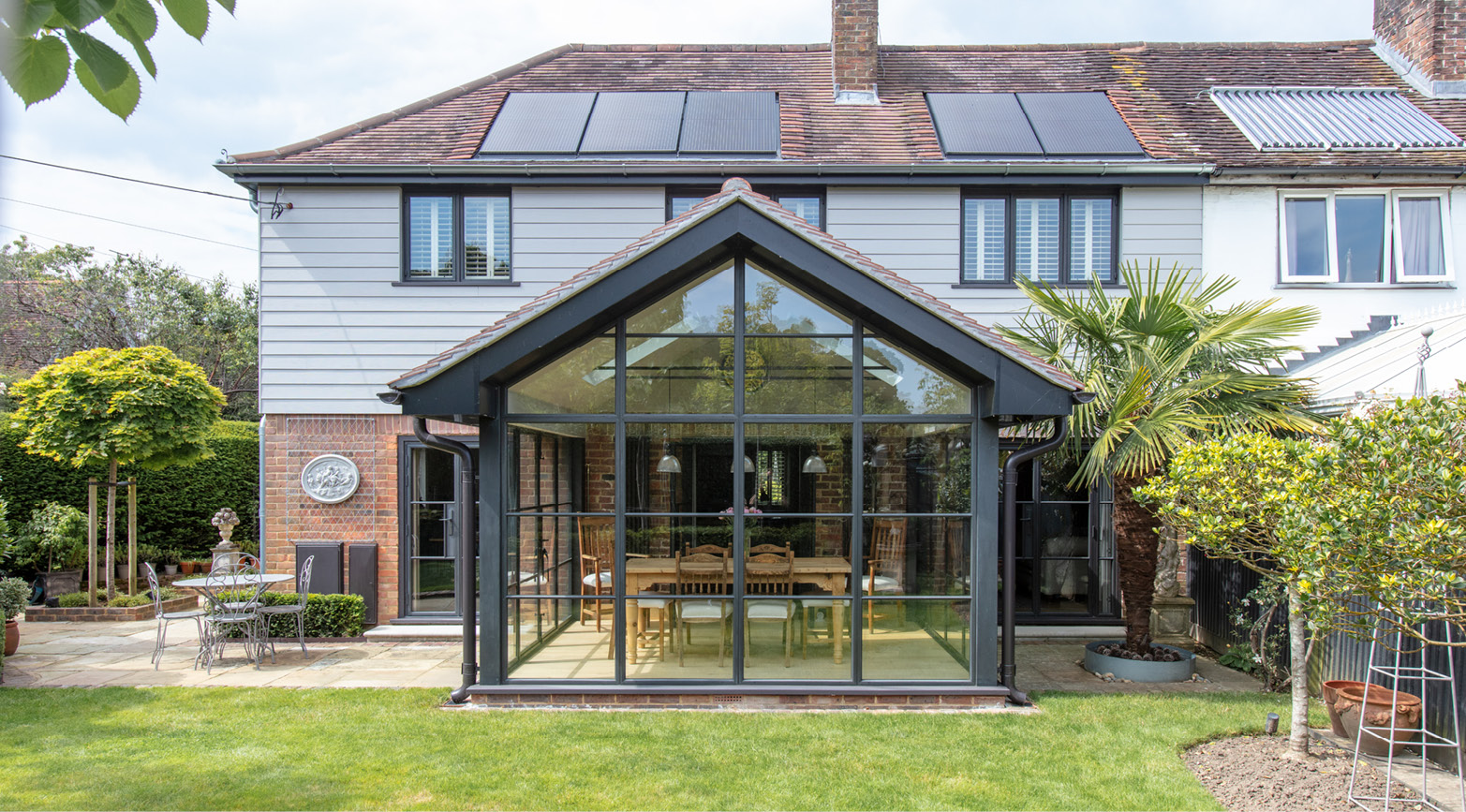 Full height glazed screen