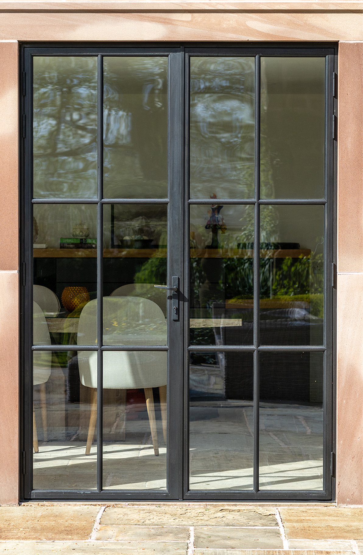 Slim bronze doors