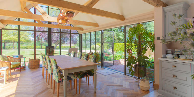 Thermabronze Screens for This Light-Filled Extension